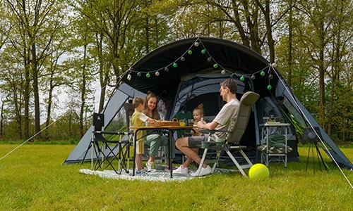 Familie mit Obelink Soleil Zeltvordach